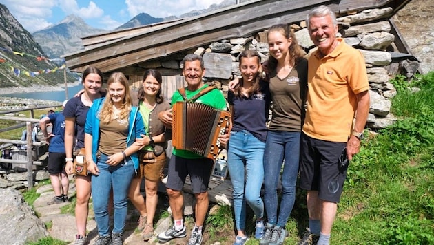 Ein Ständchen für die Damen von Klein-Tibet. (Bild: Silberberger Toni)