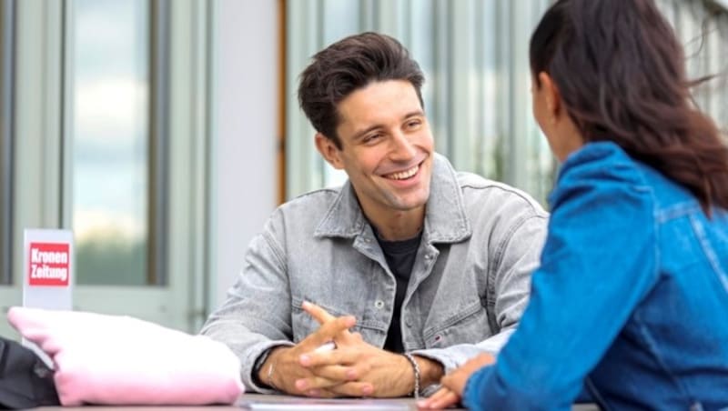 Alexander Eder im Gespräch mit „Krone“-Redakteurin Jasmin Steiner. (Bild: Tröster Andreas/ANDREAS TROESTER)