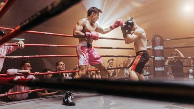 Fitness influencer Lukas Stapper plays the boxing opponent. (Bild: Daniel Schalhas - www.inshot.at)