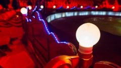 Viele Besucher, die den dramatischen Vorfall miterlebten, verließen den Saal noch vor Eintreffen ...