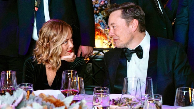 Musk and Meloni at dinner: these looks.... (Bild: EPA)