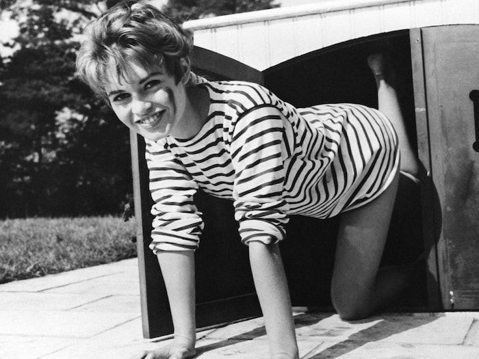 Bardot 1956 bei den Dreharbeiten zu dem Film „Pariser Luft“ („Cette sacrée gamine“)