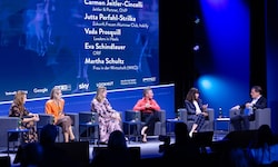 „Krone“-Ressortleiter Rainer Nowak moderierte ein Panel über Frauennetzwerke. 