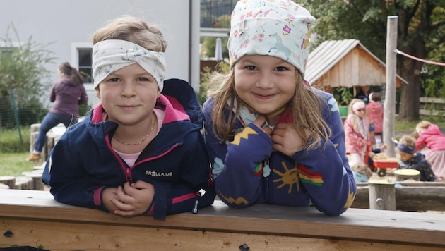 Neomi und Mathea sind gerne im Kindergarten – wie fast 80 weitere Unter-Sechsjährige. (Bild: Tschepp Markus)