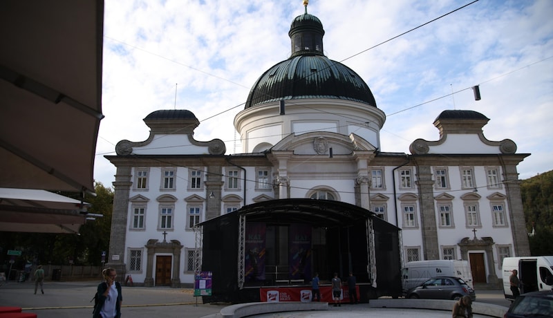 Die Hauptbühne am Kajetanerplatz am Donnerstagabend (Bild: Tröster Andreas)