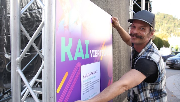 Dominik Tamegger traf am Donnerstagnachmittag noch letzte Vorbereitungen an der Hauptbühne am Kajetanerplatz. Heute Nachmittag wird das Stadtfest offiziell eröffnet. (Bild: Tröster Andreas)