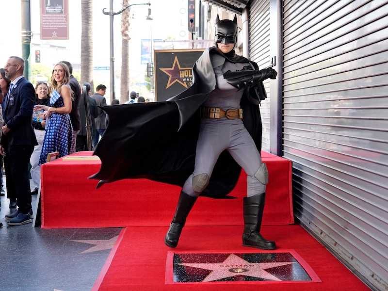 Jetzt hat Batman seinen Stern am „Walk of Fame“. Eine Superhelden-Premiere! (Bild: APA/Chris Pizzello/Invision/AP)