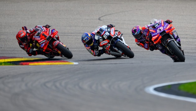 Miguel Oliveira between Francesco Bagnaia (l.) and Jorge Martin (r.) (Bild: APA/dpa/Robert Michael)