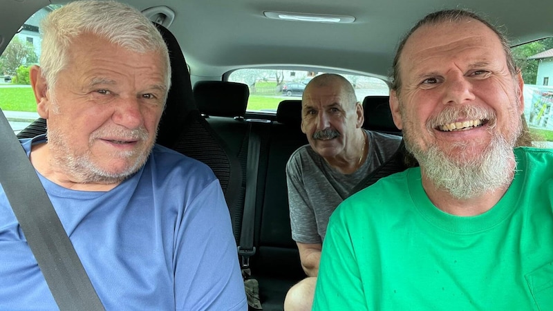 After five days in hospital, the man from Burgenland (left) was able to travel home to Zillingtal near Eisenstadt with his son and brother-in-law. (Bild: Ivankovics)