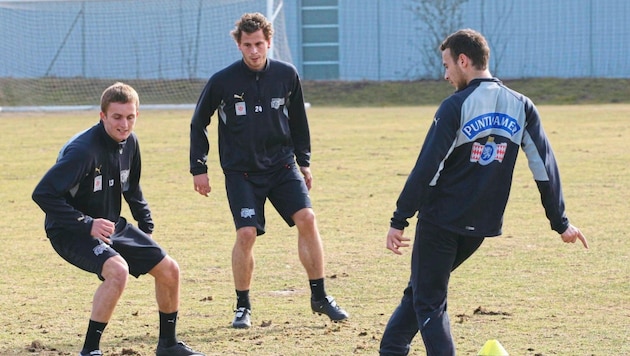 Jakob Jantscher mit Vorbild Jürgen Säumel und Klaus Salmutter (re.) in der Saison 2007/08. (Bild: Pail Sepp/KRONEN ZEITUNG)