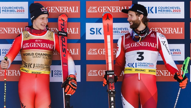 Marco Schwarz (right) can only continue to watch Marco Odermatt (left) chase the title. (Bild: GEPA/GEPA pictures)