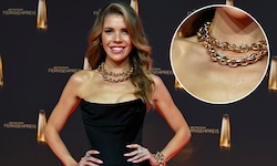 Diesen süßen Liebesbeweis hätte man (fast) übersehen: Victoria Swarovski trug bei ihrem ...