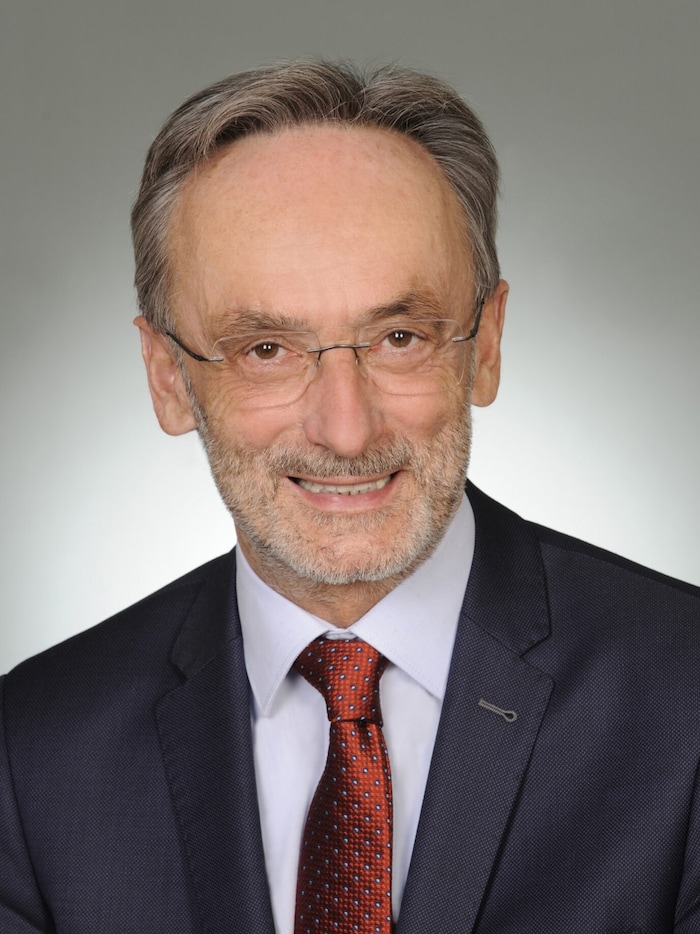 Bezirkshauptmann Josef Kronister schickte die Tierschutz-Spezialeinheit, diese ist nun mit der ...