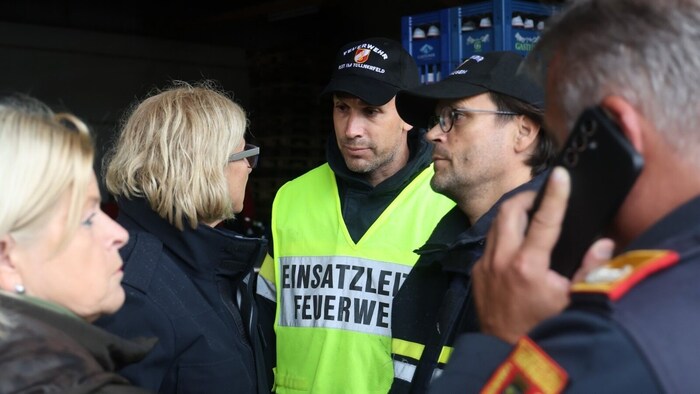 Ferdinand Donabaum (MItte) stand wie viele seiner Kameraden unermüdlich im Einsatz, obwohl auch ...