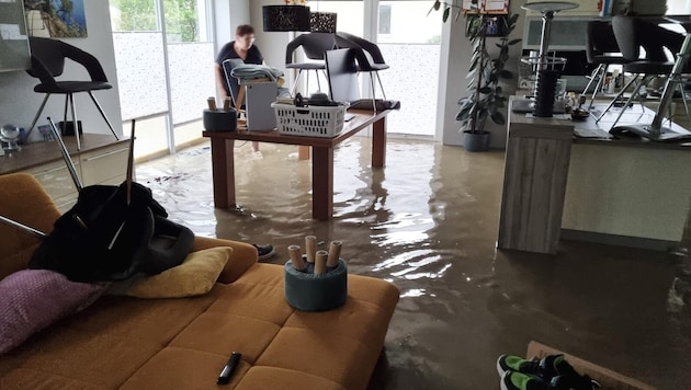 Die Unwetterkatastrophe setzte viele Häuser unter Wasser – auch jene von Florianis, die dennoch anderen halfen. (Bild: zVg)