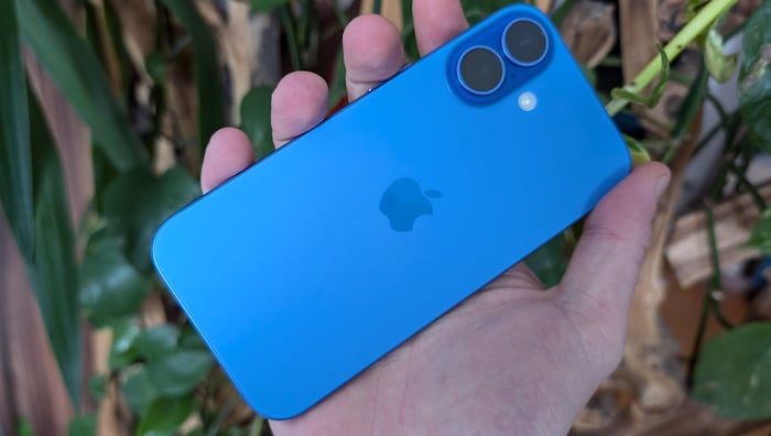 Das aktuelle iPhone 16 mit neuem Zoom-Auslöse-Knopf für die Kamera erweist sich als ...