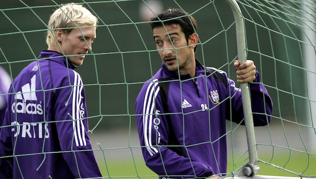 Former Turkish national soccer player Serhat Akin (right) was shot. (Bild: AFP/AFP PHOTO BELGA FRANCOIS WALSCHAERTS )