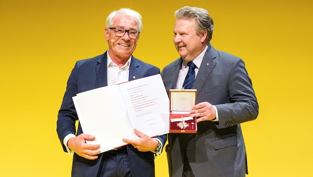 Vienna's Mayor Michael Ludwig honored Georg Pölzl for his extraordinary achievements with the "Grand Decoration of Honor in Silver for Services to the State of Vienna". (Bild: (c)Mitja Kobal)