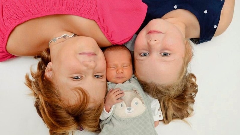 Nina, Selin und Baby Alessia Corinna (Bild: Babysmile Fotografie OHG)