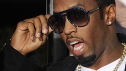 Die Staatsanwaltschaft wirft Sean „Diddy“ Combs vor, aus dem Gefängnis aus Zeugen und Opfer unter Druck zu setzen.  (Bild: APA/AFP/MARK RALSTON)