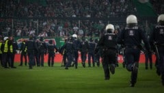 Die Polizei hatte beim Wiener Derby alle Hände voll zu tun. (Bild: GEPA)