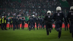 Die Polizei hatte beim Wiener Derby alle Hände voll zu tun. (Bild: GEPA)