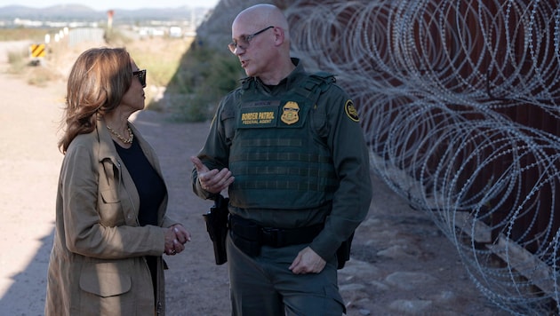 Kamala Harris besuchte Ende der Woche die US-Grenze zu Mexiko. (Bild: APA/AFP/Rebecca NOBLE)