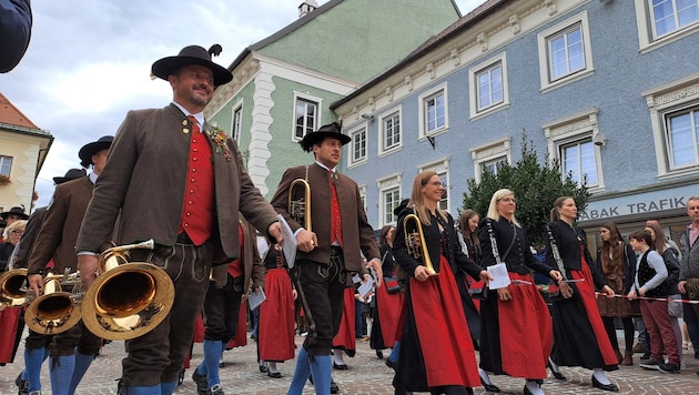 This year's St. Veiter Wiesenmarkt opened with the parade. (Bild: Kogler Christina Natascha)