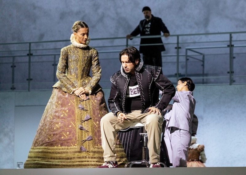 Joshua Guerrero als Don Carlo (Bild: c_Wiener Staatsoper_Sofia Vargaiová)