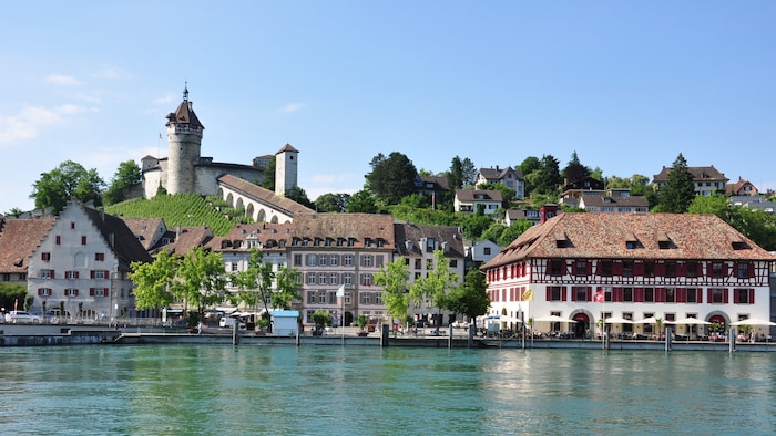 Schaffhausen ist vor allem durch die Lage direkt am Rhein. Der Mix aus Natur und Kultur macht den Reiz aus.