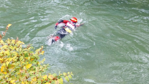 Water rescuers during the search operation on Friday in Pinzgau. (Bild: Wasserrettung Salzburg)