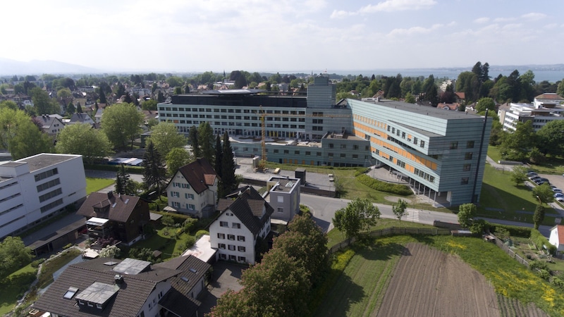 Die „Kampfzone“: das Landeskrankenhaus Bregenz (Bild: Mathis Fotografie)