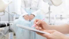 Es ist in Österreich verboten, dass rechtliche Vertretungspersonen allein über eine ...