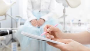 Es ist in Österreich verboten, dass rechtliche Vertretungspersonen allein über eine ...