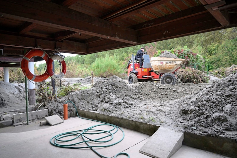 The Pionierinsel in Klosterneuburg was covered in mud and dirt. (Bild: Antal Imre/Imre Antal)