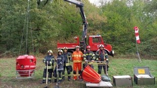 Spezialkräfte der Feuerwehr präsentieren bei Waldtagen die spezielle Ausrüstung zur Bekämpfung ...