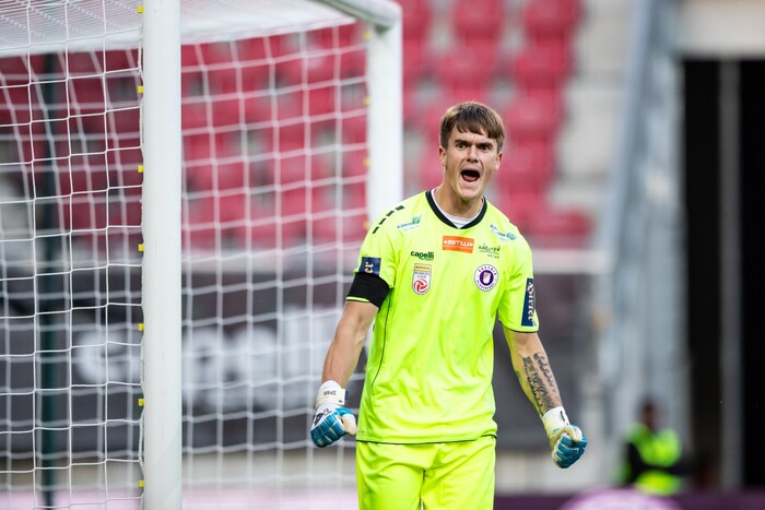 Keeper Simon Spari