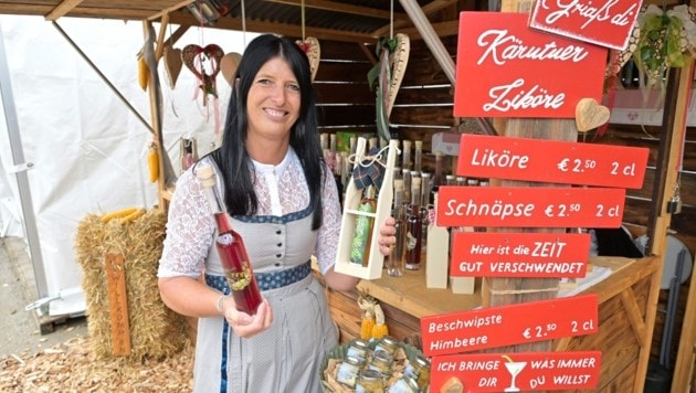 „Hier ist die Zeit gut verschwendet“, garantiert die Feldkirchner Schnapsbrennerin Sylvia Bacher. (Bild: Evelyn Hronek/EVELYN HRONEK)