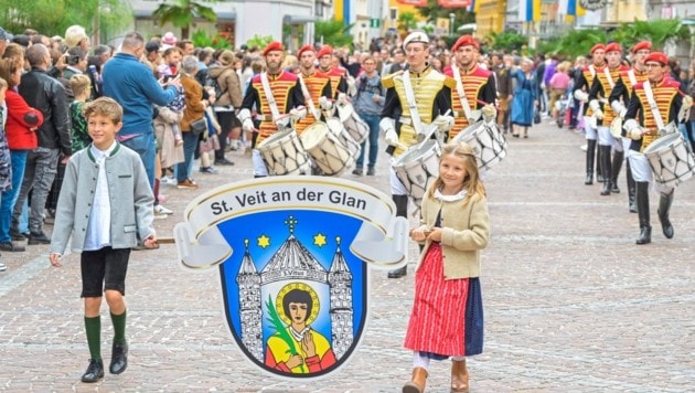 Their drums were heard far and wide to draw attention to the special day: the Carinthian drum corps of St. Veit led the procession to open the 661st Wiesenmarkt. (Bild: Evelyn Hronek/EVELYN HRONEK)