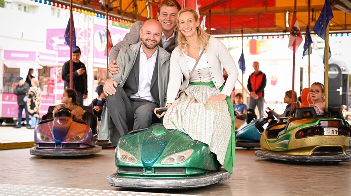 Auch die Spitzen der Grünen ließen sich den Jahrmarkt-Start nicht entgehen: Klubobmann Severin ...
