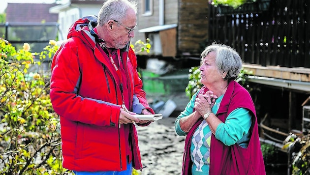 Karla Stefanek complains to "Krone" editor Mark Perry. (Bild: Urbantschitsch Mario)