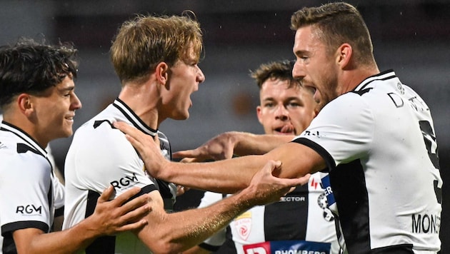 Lars Nussbaumer (2nd from left) scored to make it 1:0 for Bregenz. (Bild: GEPA/GEPA pictures)