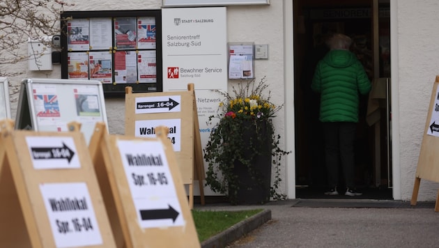 Most of Salzburg's 514 polling stations open at 7 am on Sunday. (Bild: Tröster Andreas)