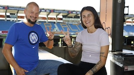 Begeisterte Nerazzurri-Fans: Inter Club Austria-Präsident Lukas Ammann (l.) und Altach-Kapitänin Francesca Horvat-Calò. (Bild: Maurice Shourot)