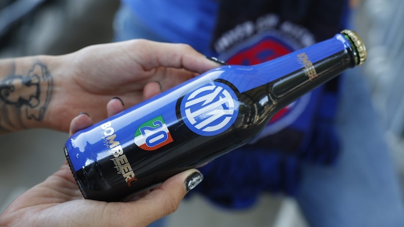 Das Bier wurde extra zum 20. Meistertitel der Nerazzurri kreiirt. (Bild: Maurice Shourot)