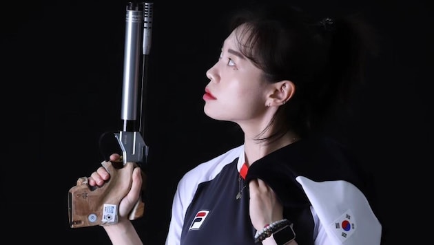 Kim Yeji, who won silver in the 10-meter pistol shooting event at this summer's Olympic Games, is now a hitwoman on the big screen. (Bild: Kim Yeji/Instagram)