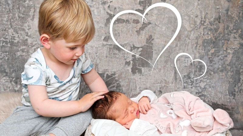 Baby Jana mit Bruder Jan aus Gschaid (Bild: FOTOSTUDIO SEMLER)