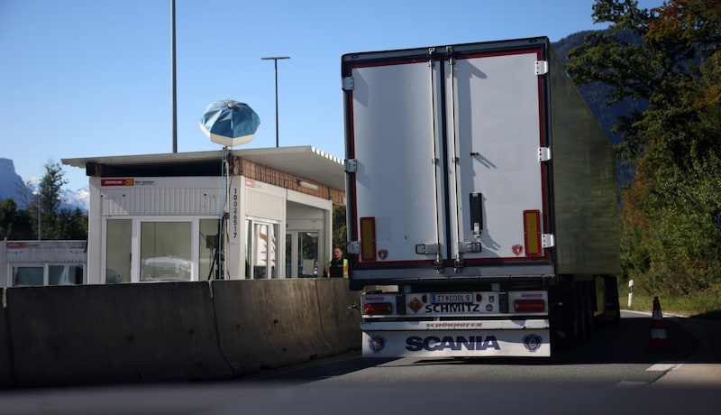 Neben den fixen Kontrollen setzen die deutschen Behörden auf Schleierfahnder und Überprüfungen einige Kilometer hinter der Grenze. (Bild: Tröster Andreas)