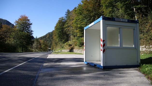 Auch der Grenzübergang bei Grödig-Hangendenstein ist verwaist. (Bild: Tröster Andreas)