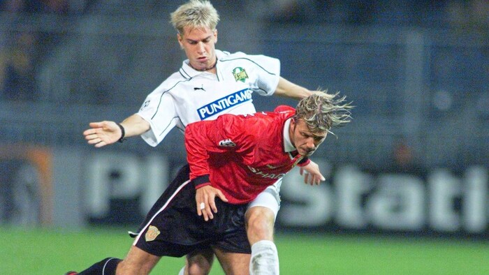 Martens im Duell mit Superstar David Beckham und Manchester United.